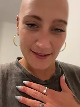 Snapshot of zensorial chatting on 15, 4, 2026 zensorial online show from 15, 4, 2026