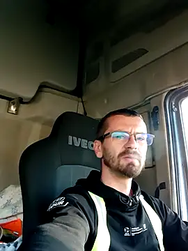 jozsi1995 online show from 17, 4, 2026