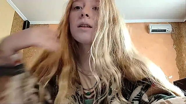 Snapshot of KateVibe_01 chatting on 29, 5, 2026 KateVibe 01 online show from 29, 5, 2026