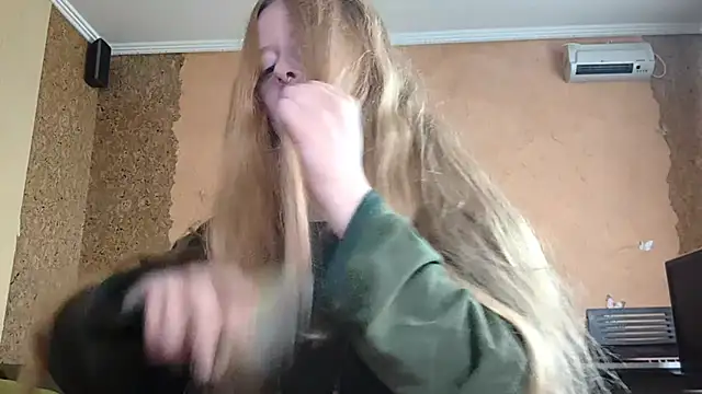 Snapshot of KateVibe_01 chatting on 14, 6, 2026 KateVibe 01 online show from 14, 6, 2026