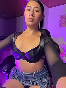 EvelynLeen  online show from 13, 4, 2026