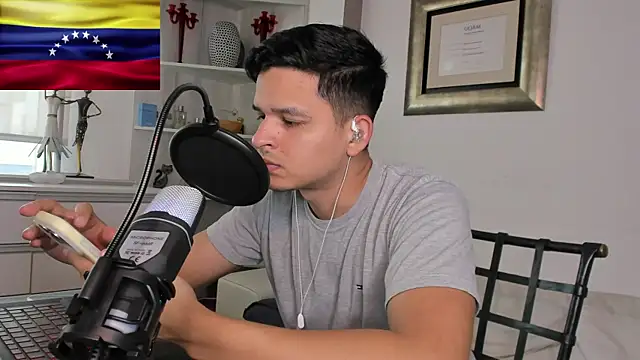 Snapshot of matrix1998 chatting on 6, 4, 2026 matrix1998 online show from 6, 4, 2026