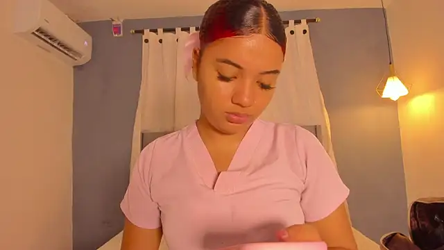 Snapshot of sweetkimmie_ chatting on 22, 4, 2026 sweetkimmie online show from 22, 4, 2026