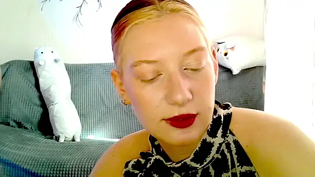 Snapshot of earn_my_lily chatting on 17, 4, 2026 earn my lily online show from 17, 4, 2026