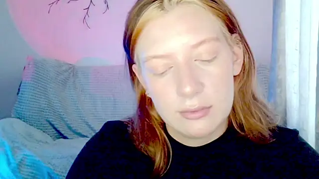 Snapshot of earn_my_lily chatting on 24, 4, 2026 earn my lily online show from 24, 4, 2026