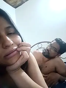 Snapshot of SantiMia chatting on 6, 4, 2026 SantiMia online show from 6, 4, 2026