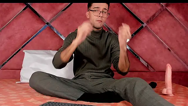 Snapshot of RodrigoColby2 chatting on 3, 6, 2026 RodrigoColby2 online show from 3, 6, 2026