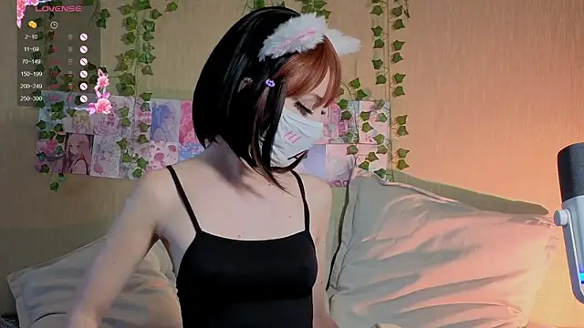 Snapshot of LunaNyanmi chatting on 13, 5, 2026 LunaNyanmi online show from 13, 5, 2026