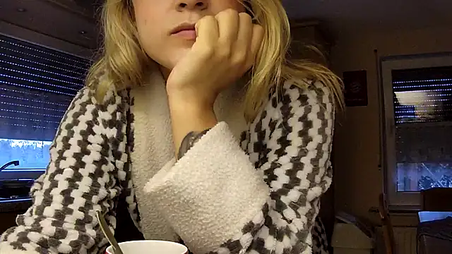 Snapshot of SilvyDiamond chatting on 21, 4, 2026 SilvyDiamond online show from 21, 4, 2026
