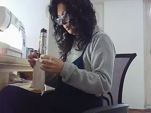 Snapshot of luly_mariposa chatting on 4, 5, 2026 luly mariposa online show from 4, 5, 2026