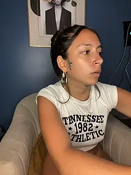 Snapshot of DulceLatinaxo chatting on 28, 4, 2026 DulceLatinaxo online show from 28, 4, 2026