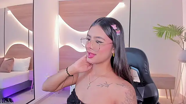 Snapshot of dulce_glow_ chatting on 25, 4, 2026 dulce glow online show from 25, 4, 2026