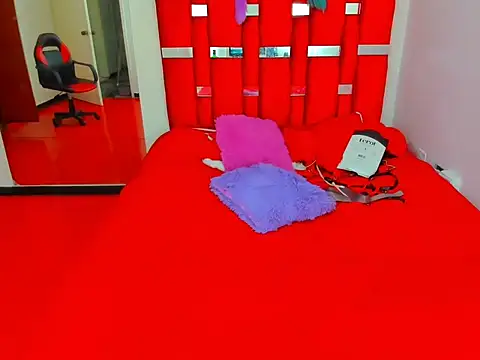 Snapshot of scarlett_red_1 chatting on 2, 5, 2026 scarlett red 1 online show from 2, 5, 2026