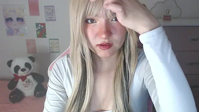 Snapshot of Sweet_Skyy chatting on 15, 4, 2026 Sweet Skyy online show from 15, 4, 2026