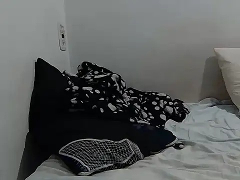 shayna shayna online show from 7, 4, 2026