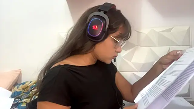 IsisValentine online show from 14, 4, 2026