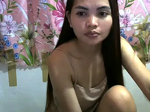 Snapshot of petitegirl123 chatting on 7, 4, 2026 petitegirl123 online show from 7, 4, 2026