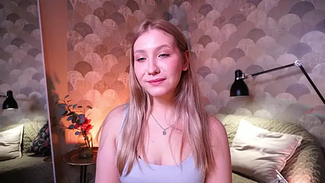 Snapshot of Emilicious chatting on 10, 4, 2026 Emilicious online show from 10, 4, 2026