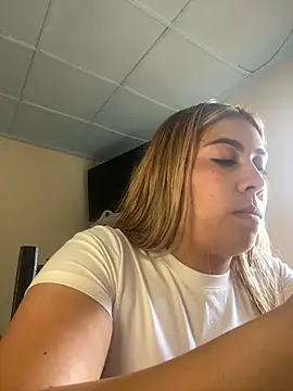 Snapshot of _BellaSmith_ chatting on 15, 7, 2026 BellaSmith online show from 15, 7, 2026