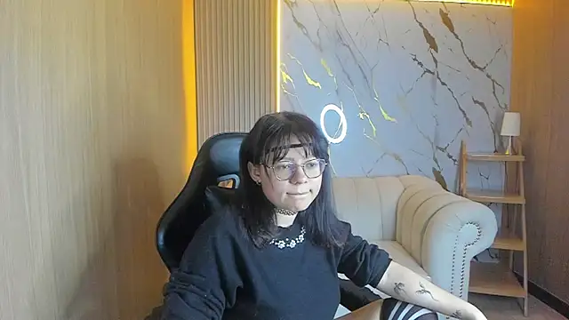 Snapshot of Amara_tf chatting on 15, 4, 2026 Amara tf online show from 15, 4, 2026