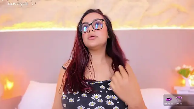 Snapshot of AlisonRoos chatting on 11, 4, 2026 AlisonRoos online show from 11, 4, 2026