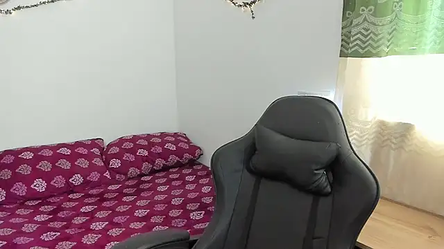  iamrousie  online show from 17, 4, 2026