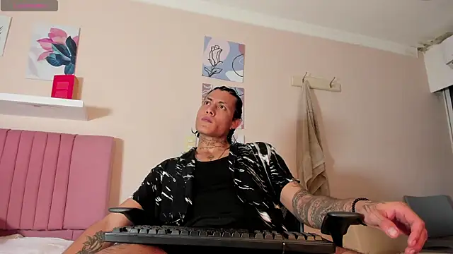 Snapshot of Damian_Romanoff chatting on 23, 4, 2026 Damian Romanoff online show from 23, 4, 2026