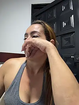 Natigoonzalez online show from 6, 5, 2026