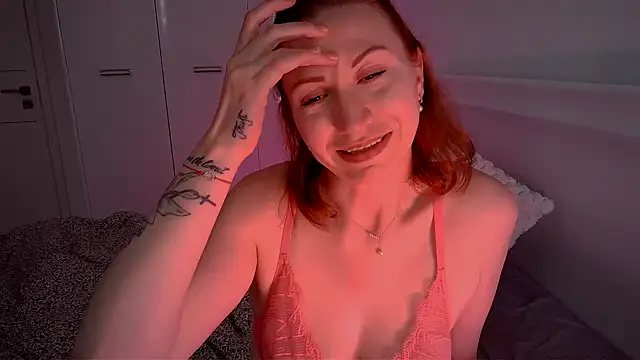 Snapshot of ElenaBrooks chatting on 10, 4, 2026 ElenaBrooks online show from 10, 4, 2026