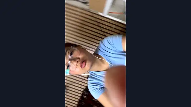 Snapshot of SheenaMcbrien chatting on 12, 4, 2026 SheenaMcbrien online show from 12, 4, 2026