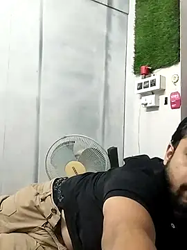 Snapshot of hornydaddy_21 chatting on 8, 4, 2026 hornydaddy 21 online show from 8, 4, 2026