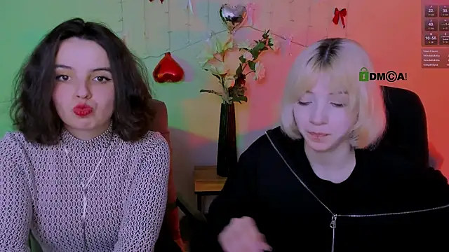 mia mooon  online show from 15, 4, 2026