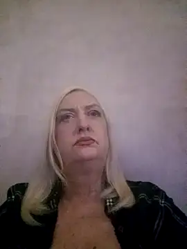 Snapshot of Julia20X chatting on 8, 4, 2026 Julia20X online show from 8, 4, 2026