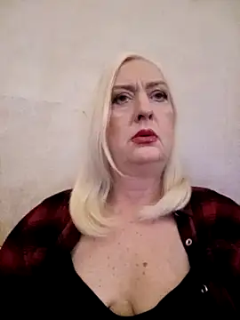 Snapshot of Julia20X chatting on 4, 5, 2026 Julia20X online show from 4, 5, 2026