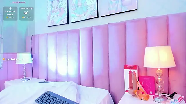 Snapshot of Hellencute18_ chatting on 27, 5, 2026 Hellencute18 online show from 27, 5, 2026