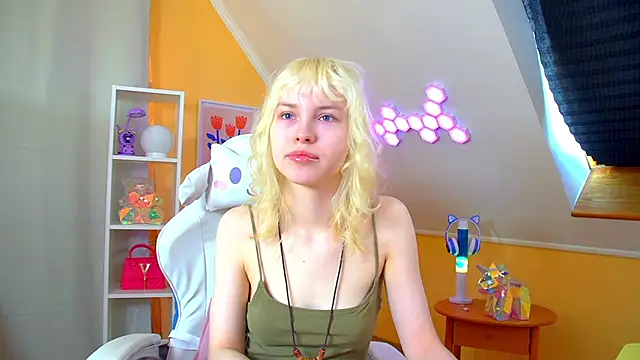 Snapshot of HannahHollis chatting on 24, 4, 2026 HannahHollis online show from 24, 4, 2026