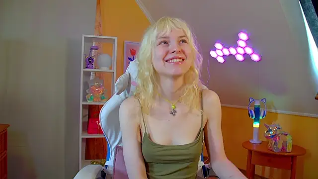 Snapshot of HannahHollis chatting on 26, 4, 2026 HannahHollis online show from 26, 4, 2026