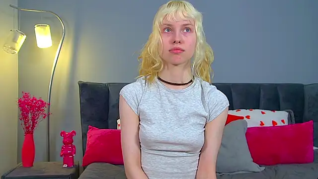 Snapshot of HannahHollis chatting on 29, 4, 2026 HannahHollis online show from 29, 4, 2026