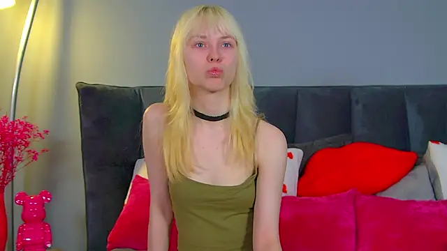 Snapshot of HannahHollis chatting on 13, 5, 2026 HannahHollis online show from 13, 5, 2026