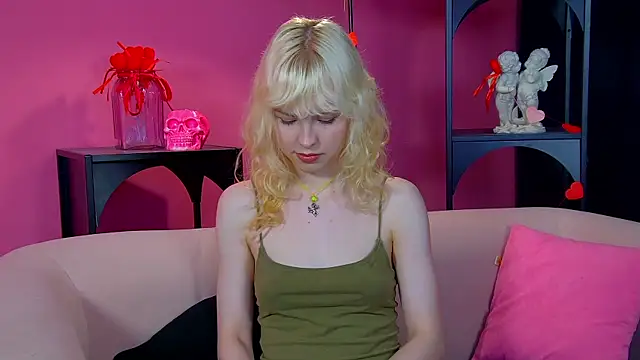 Snapshot of HannahHollis chatting on 14, 5, 2026 HannahHollis online show from 14, 5, 2026