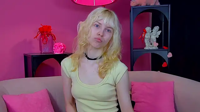 Snapshot of HannahHollis chatting on 16, 5, 2026 HannahHollis online show from 16, 5, 2026