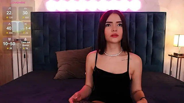 NicoleeNash online show from 10, 4, 2026