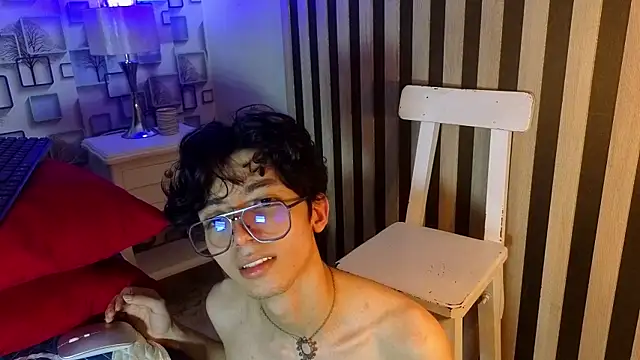 Twink Sebas7 online show from 15, 4, 2026