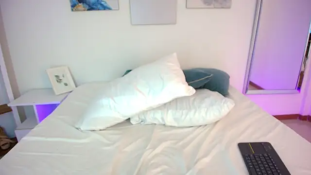 ana collins  online show from 16, 4, 2026