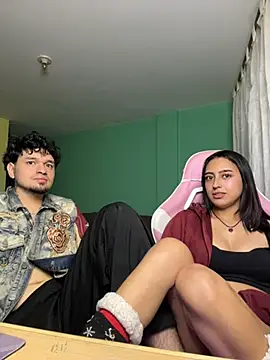 Snapshot of hotlatinocouple__ chatting on 15, 5, 2026 hotlatinocouple online show from 15, 5, 2026