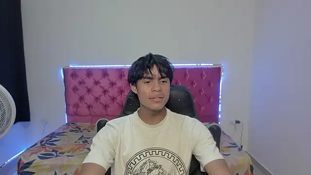 Snapshot of skinny_sam chatting on 25, 5, 2026 skinny sam online show from 25, 5, 2026