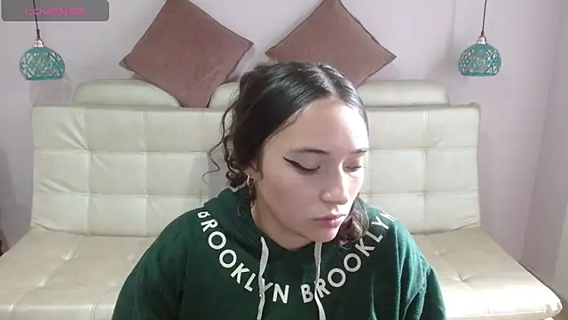 Snapshot of Marianne_Cam chatting on 17, 4, 2026 Marianne Cam online show from 17, 4, 2026