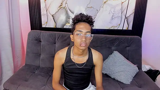 triiangel latinboy online show from 22, 5, 2026