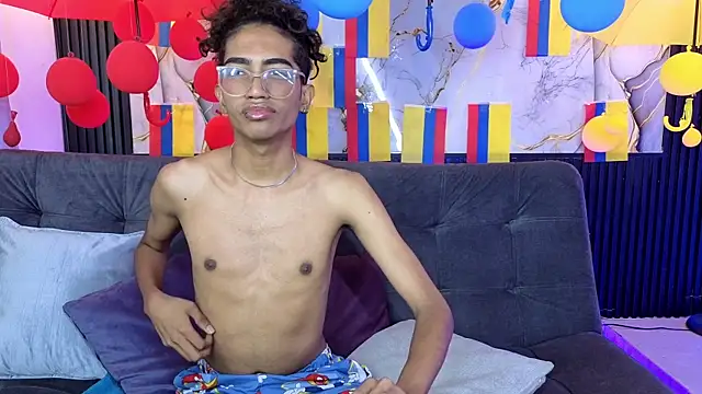 Snapshot of triiangel_latinboy chatting on 6, 7, 2026 triiangel latinboy online show from 6, 7, 2026
