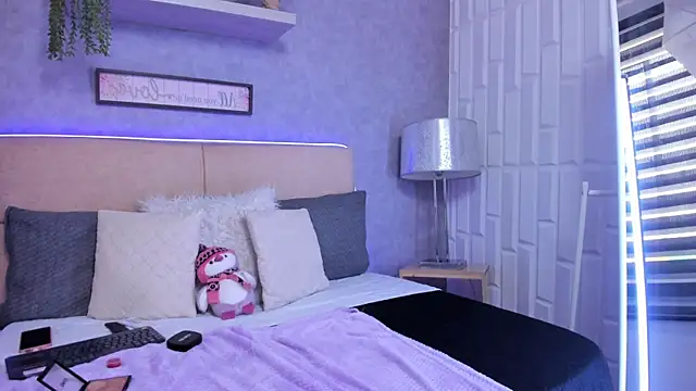 Snapshot of RoxaneBrown chatting on 17, 7, 2026 RoxaneBrown online show from 17, 7, 2026